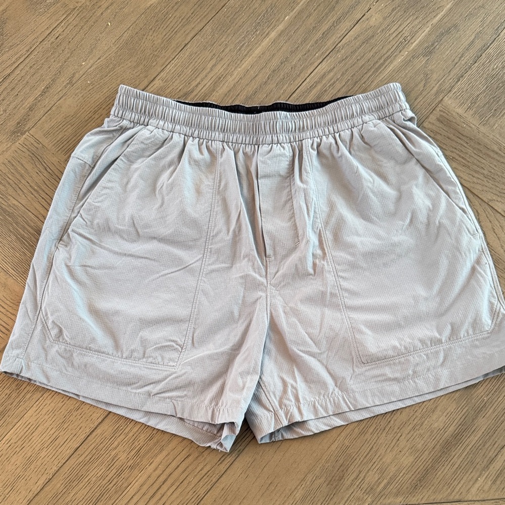 lululemon athletica Men's Light Gray Athletic Shorts